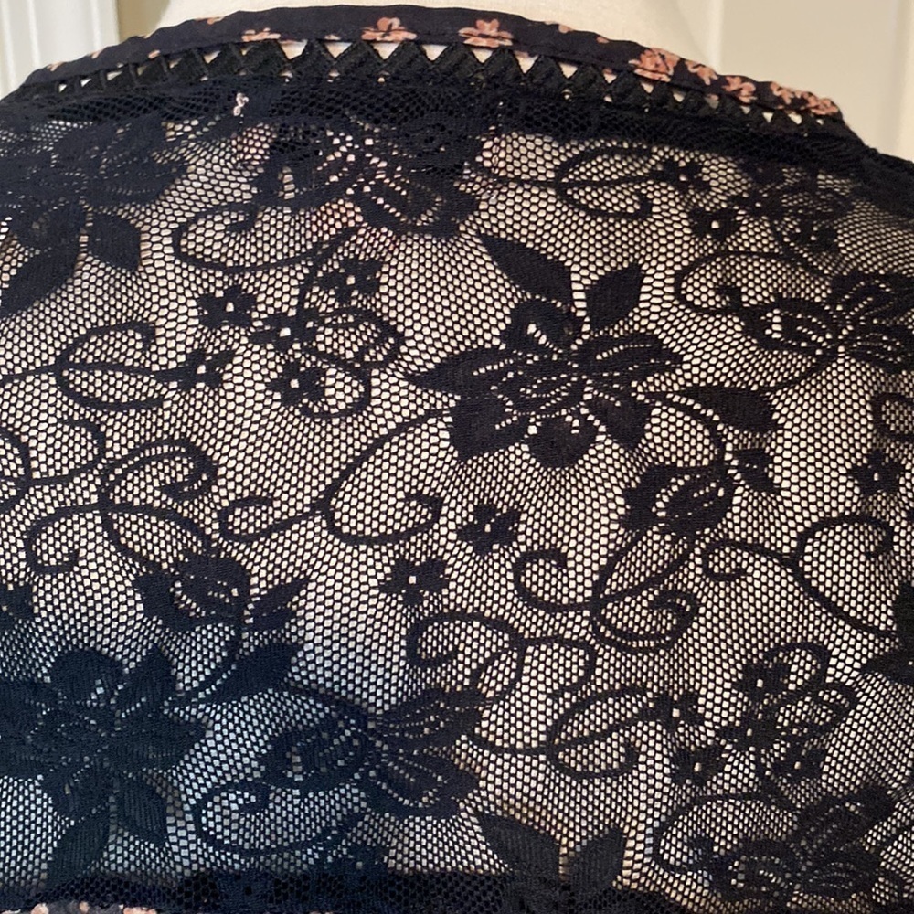 NWT Bloomfield Bell Sleeve Boho Blouse, Size Small w/ Floral and Lace - Picture 7 of 9